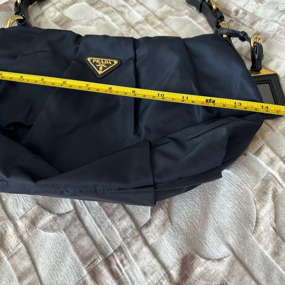 Stunning Prada vinyl blue bag. Comes with a dust bag - Picture 7 of 11